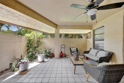 Condo in Miami, Florida, 2 bedrooms  № 1800706 - photo 29
