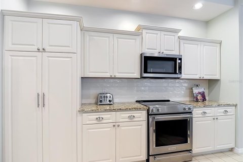 Villa ou maison à vendre à Tampa, Floride: 4 chambres, 276.38 m2 № 2425703 - photo 4