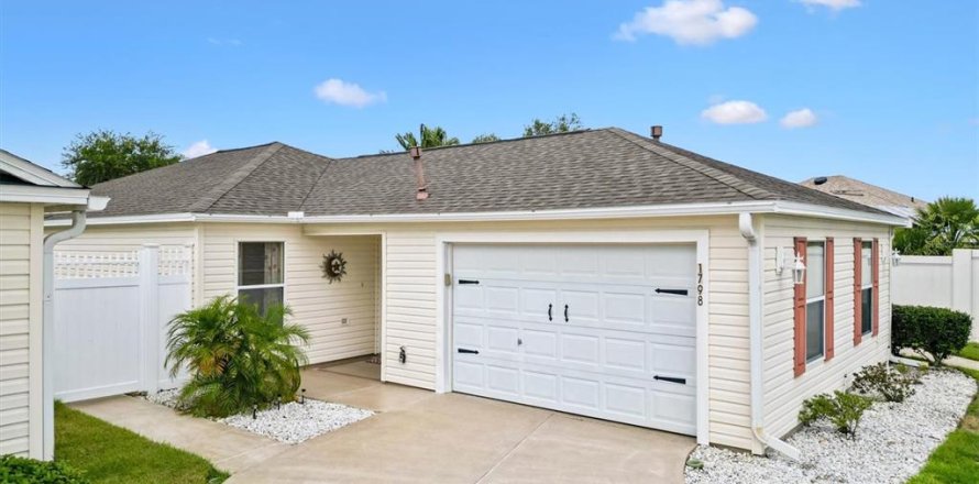 Casa en The Villages, Florida 2 dormitorios, 105.72 m2 № 1817227
