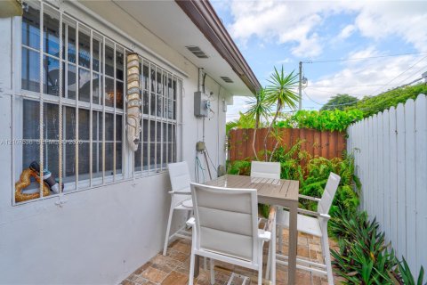 Villa ou maison à vendre à North Miami Beach, Floride: 4 chambres, 155.15 m2 № 2422919 - photo 29