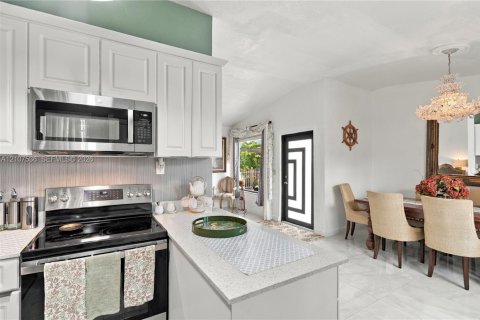 Villa ou maison à vendre à North Miami Beach, Floride: 4 chambres, 155.15 m2 № 2422919 - photo 5
