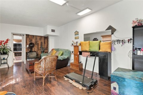 Villa ou maison à vendre à North Miami Beach, Floride: 4 chambres, 155.15 m2 № 2422919 - photo 28