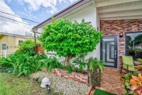 Villa ou maison à vendre à North Miami Beach, Floride: 4 chambres, 155.15 m2 № 2422919 - photo 7