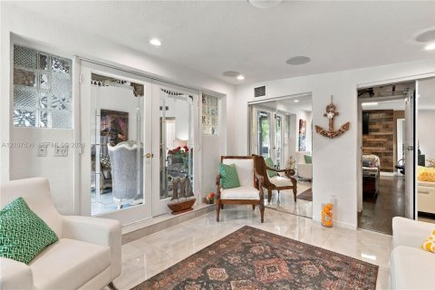 Villa ou maison à vendre à North Miami Beach, Floride: 4 chambres, 155.15 m2 № 2422919 - photo 19