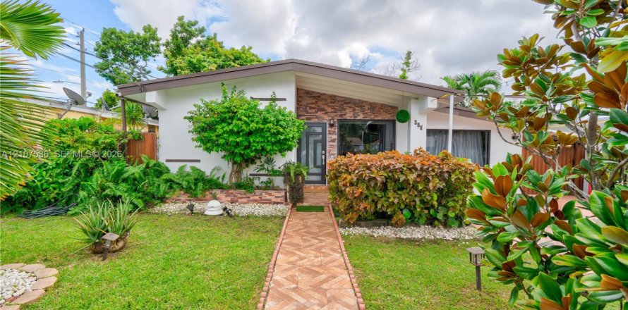 Villa ou maison à North Miami Beach, Floride 4 chambres, 155.15 m2 № 2422919