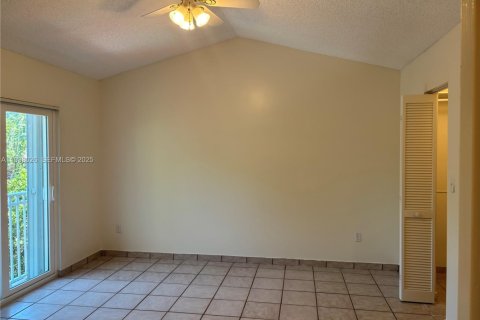 Casa en alquiler en Miami, Florida, 3 dormitorios, 119.75 m2 № 1991155 - foto 8