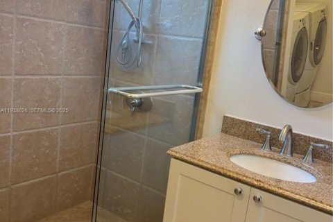 Casa en alquiler en Miami, Florida, 3 dormitorios, 119.75 m2 № 1991155 - foto 5