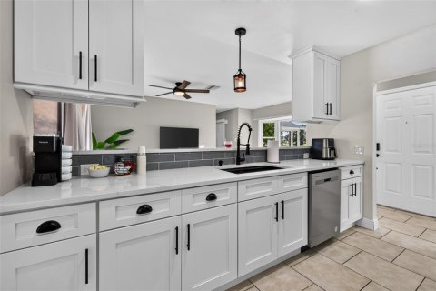 Villa ou maison à vendre à Tampa, Floride: 3 chambres, 152.45 m2 № 2360761 - photo 8