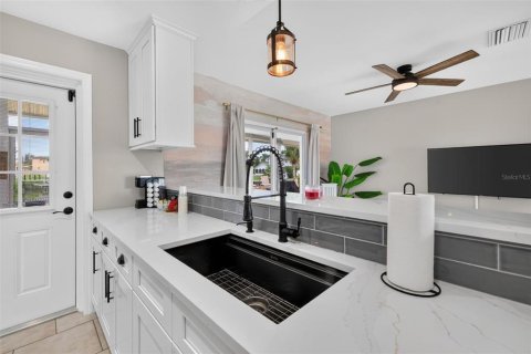 Villa ou maison à vendre à Tampa, Floride: 3 chambres, 152.45 m2 № 2360761 - photo 10