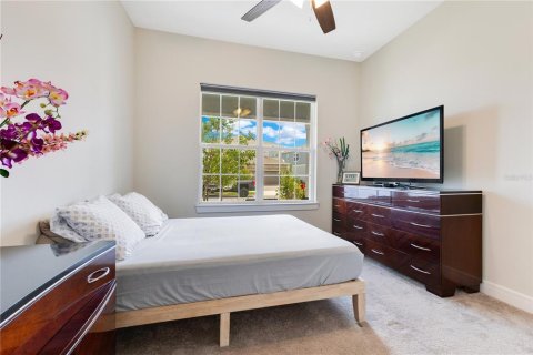 Casa en venta en Orlando, Florida, 5 dormitorios, 330.82 m2 № 1669908 - foto 7