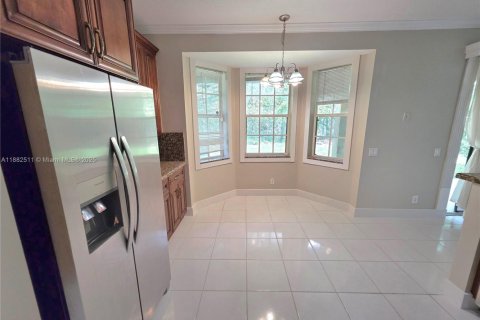 House in Weston, Florida 5 bedrooms, 248.23 sq.m. № 1932180 - photo 13