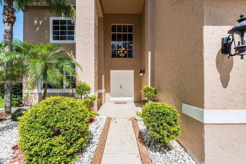 House in Weston, Florida 5 bedrooms, 248.23 sq.m. № 1932180 - photo 7