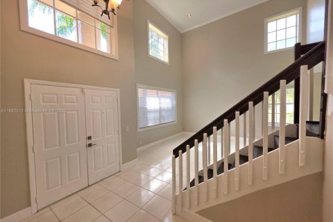 House in Weston, Florida 5 bedrooms, 248.23 sq.m. № 1932180 - photo 8