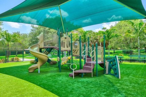 House in Weston, Florida 5 bedrooms, 248.23 sq.m. № 1932180 - photo 6