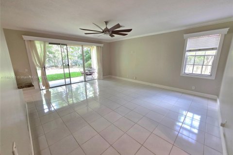 House in Weston, Florida 5 bedrooms, 248.23 sq.m. № 1932180 - photo 14