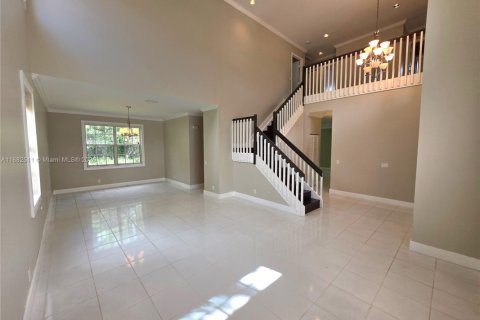 House in Weston, Florida 5 bedrooms, 248.23 sq.m. № 1932180 - photo 1