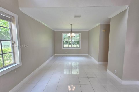 House in Weston, Florida 5 bedrooms, 248.23 sq.m. № 1932180 - photo 12