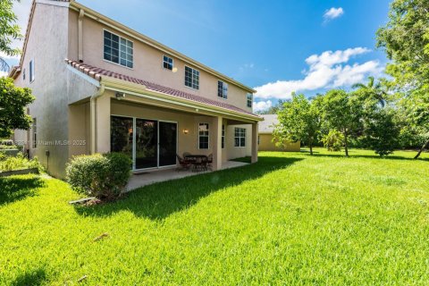 House in Weston, Florida 5 bedrooms, 248.23 sq.m. № 1932180 - photo 3