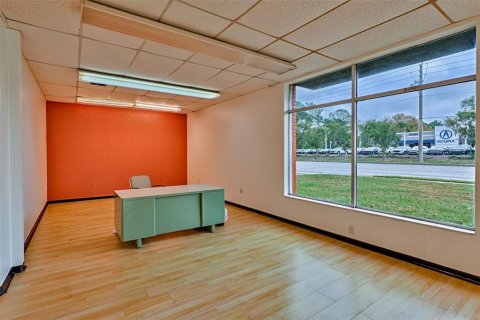 Propiedad comercial en alquiler en Gainesville, Florida, 277.68 m2 № 1440577 - foto 13