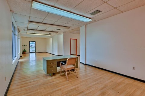 Propiedad comercial en alquiler en Gainesville, Florida, 277.68 m2 № 1440577 - foto 14