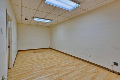 Propiedad comercial en alquiler en Gainesville, Florida, 277.68 m2 № 1440577 - foto 19