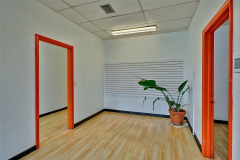 Propiedad comercial en alquiler en Gainesville, Florida, 277.68 m2 № 1440577 - foto 15