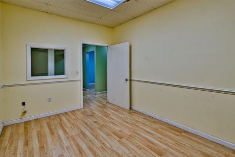 Propiedad comercial en alquiler en Gainesville, Florida, 277.68 m2 № 1440577 - foto 29