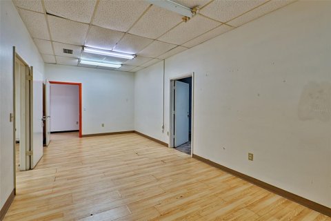Propiedad comercial en alquiler en Gainesville, Florida, 277.68 m2 № 1440577 - foto 21