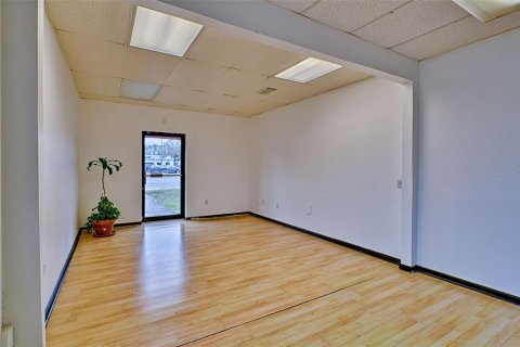 Propiedad comercial en alquiler en Gainesville, Florida, 277.68 m2 № 1440577 - foto 11