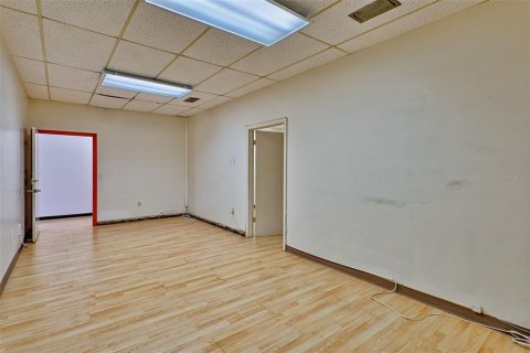 Propiedad comercial en alquiler en Gainesville, Florida, 277.68 m2 № 1440577 - foto 20