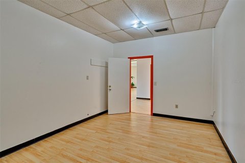 Propiedad comercial en alquiler en Gainesville, Florida, 277.68 m2 № 1440577 - foto 16