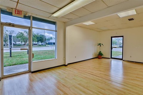 Propiedad comercial en alquiler en Gainesville, Florida, 277.68 m2 № 1440577 - foto 12