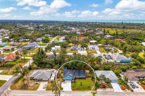 House in Venice, Florida 3 bedrooms, 180.97 sq.m. № 1591887 - photo 2