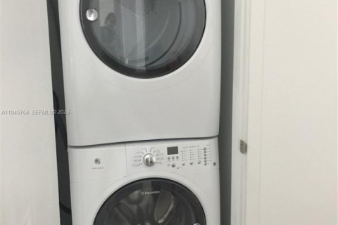 Снять в аренду кондоминиум в Майами, Флорида 1 спальня, 73.39м2, № 2002064 - фото 11