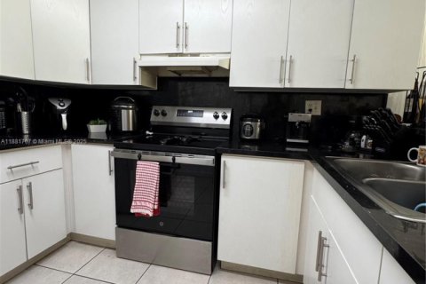 Copropriété à vendre à Miami, Floride: 2 chambres, 92.9 m2 № 1924885 - photo 13