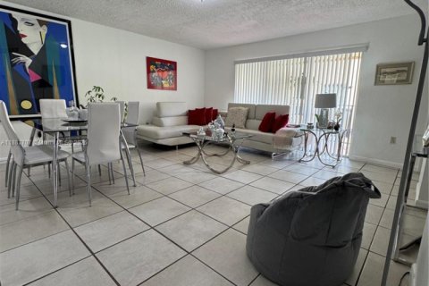 Copropriété à vendre à Miami, Floride: 2 chambres, 92.9 m2 № 1924885 - photo 6