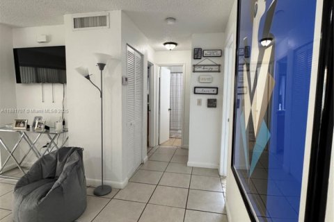 Copropriété à vendre à Miami, Floride: 2 chambres, 92.9 m2 № 1924885 - photo 15