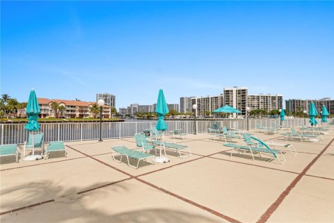 Condo in Hollywood, Florida, 2 bedrooms № 1959801 - photo 24