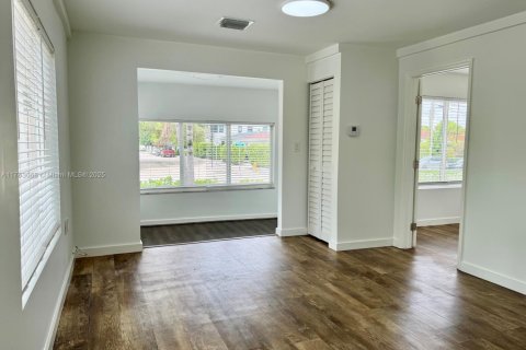 Propiedad comercial en venta en Miami, Florida, 163.79 m2 № 1960603 - foto 12