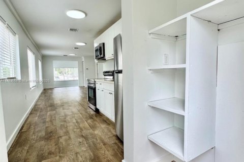 Propiedad comercial en venta en Miami, Florida, 163.79 m2 № 1960603 - foto 13