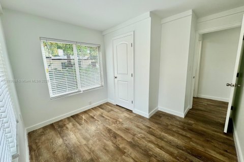 Propiedad comercial en venta en Miami, Florida, 163.79 m2 № 1960603 - foto 10