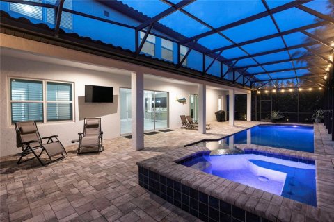 Casa en venta en Orlando, Florida, 7 dormitorios, 480.21 m2 № 1899670 - foto 2