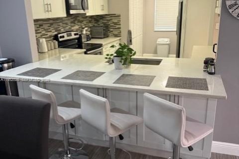 Casa en alquiler en Sunrise, Florida, 3 dormitorios, 153.29 m2 № 2006598 - foto 2