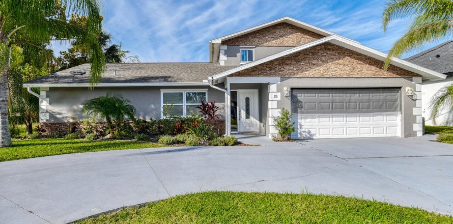 House in Palm Coast, Florida 5 bedrooms, 295.15 sq.m. № 806986