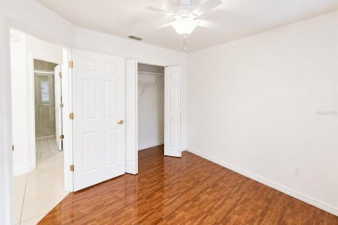 House in Orlando, Florida 4 bedrooms, 164.62 sq.m. № 2272950 - photo 13