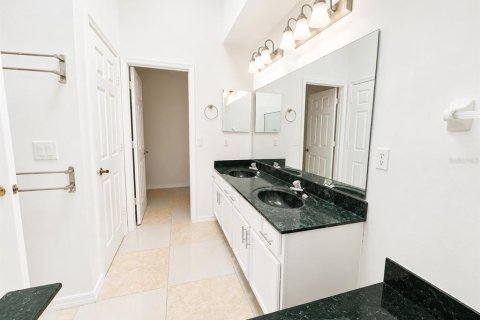 House in Orlando, Florida 4 bedrooms, 164.62 sq.m. № 2272950 - photo 16