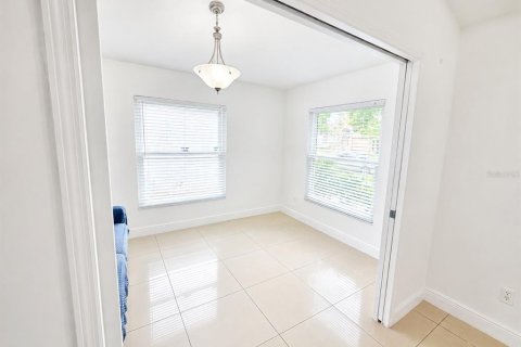 House in Orlando, Florida 4 bedrooms, 164.62 sq.m. № 2272950 - photo 4
