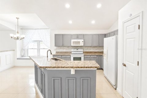 House in Orlando, Florida 4 bedrooms, 164.62 sq.m. № 2272950 - photo 6
