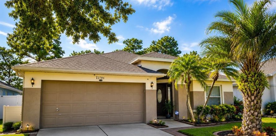 House in Orlando, Florida 4 bedrooms, 164.62 sq.m. № 2272950