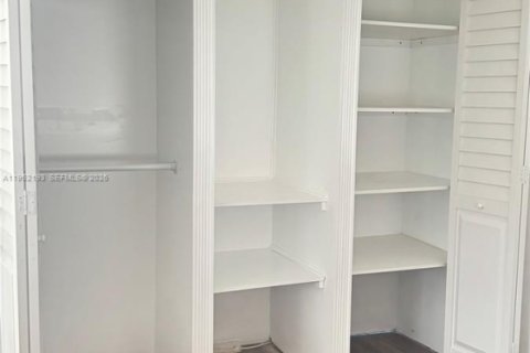 Снять в аренду квартиру в Халландейл-Бич, Флорида 1 спальня, 51.1м2, № 2006570 - фото 7